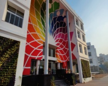 Mata Amritamayi school – Jumbo size glasses in curtainwall and vertical louvers